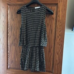 Mustard Seed  Patterned 2 button back 100% rayon pocket romper size small